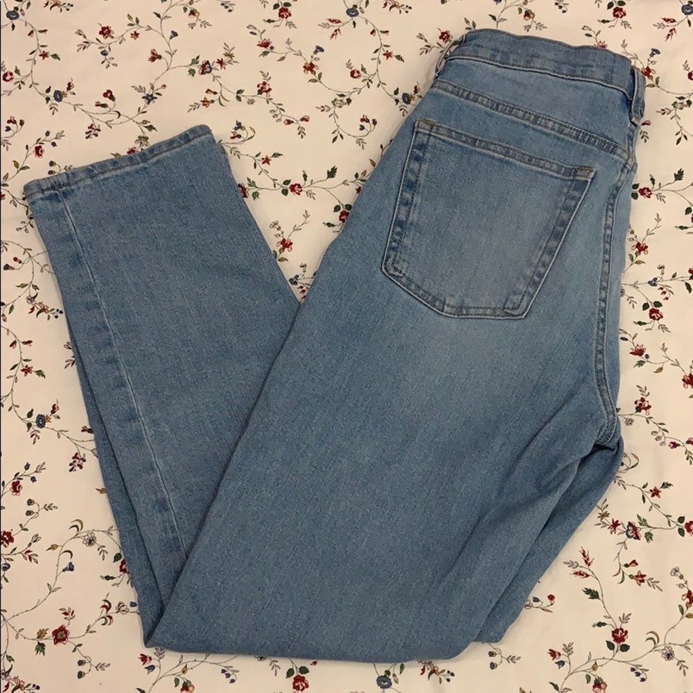 Everlane Cheeky Straight Jean in light wash
